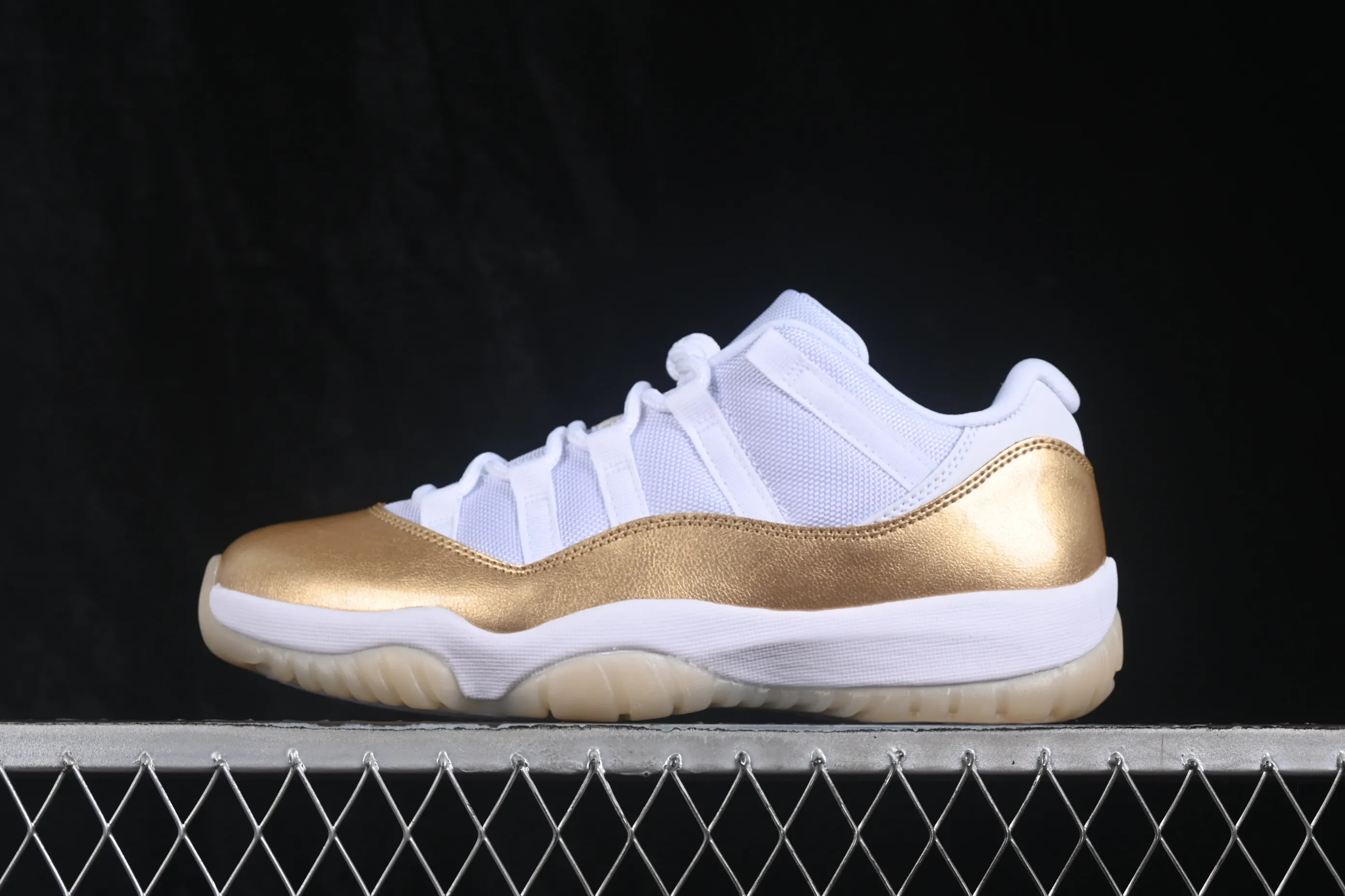 All categories Air Jordan Jordan series basketball shoes Air Jordan 11 F version Air Jordan 11 Low "Metallic Gold" AJ11 Joe 11 Platinum AH7860-102